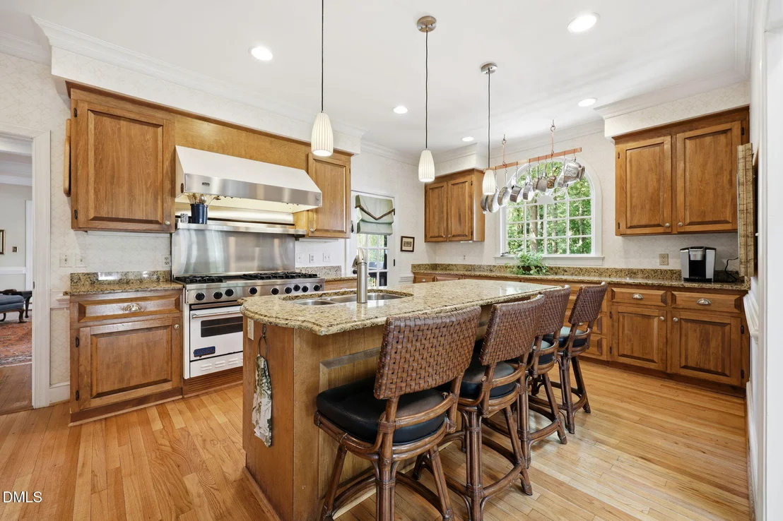 Photo of 2221 Weybridge Drive