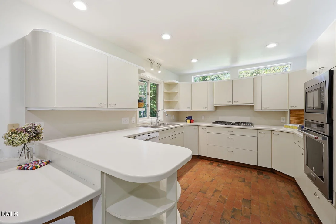 Photo of 910 Tarik Drive
