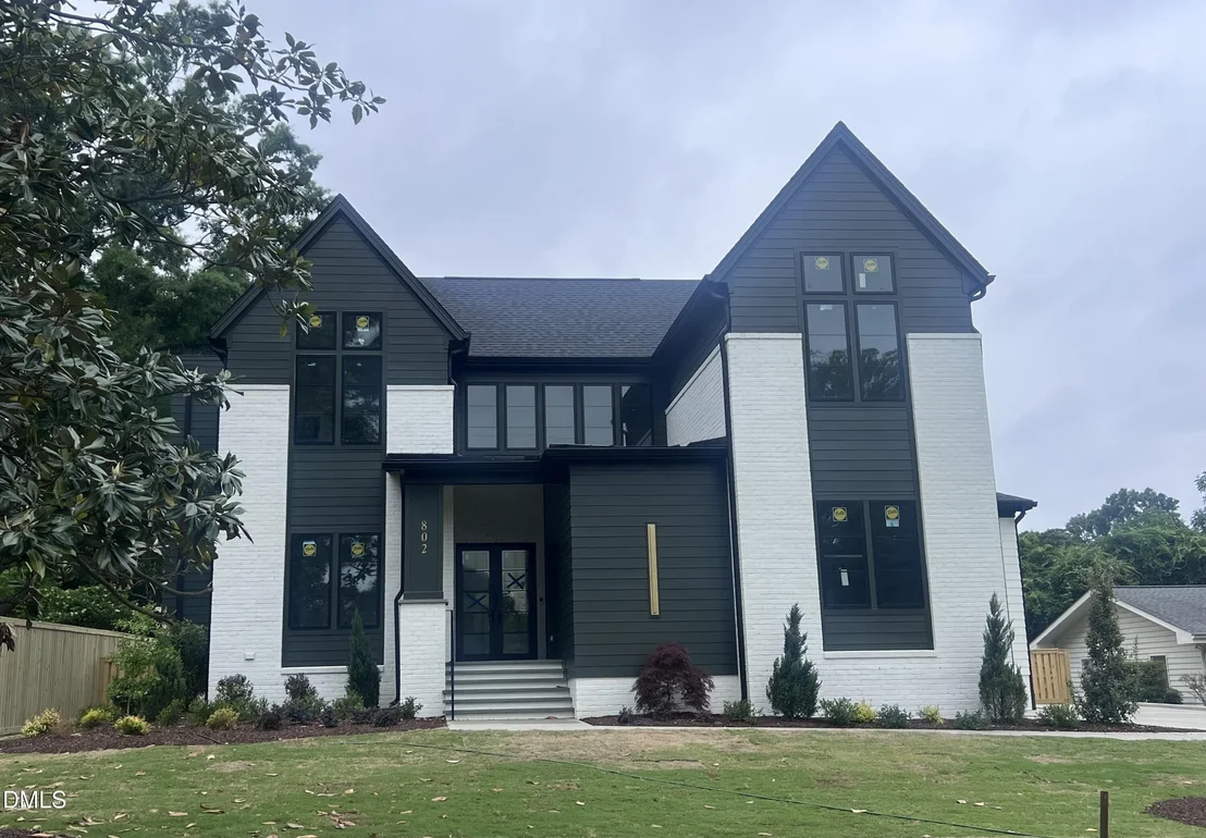 Photo of 802 Warren Avenue