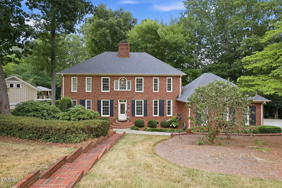 Photo of 2221 Weybridge Drive