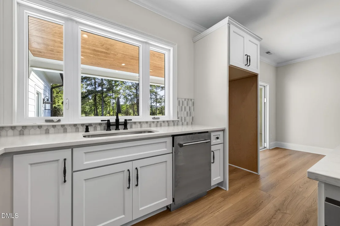 Photo of 643 Dixon Road