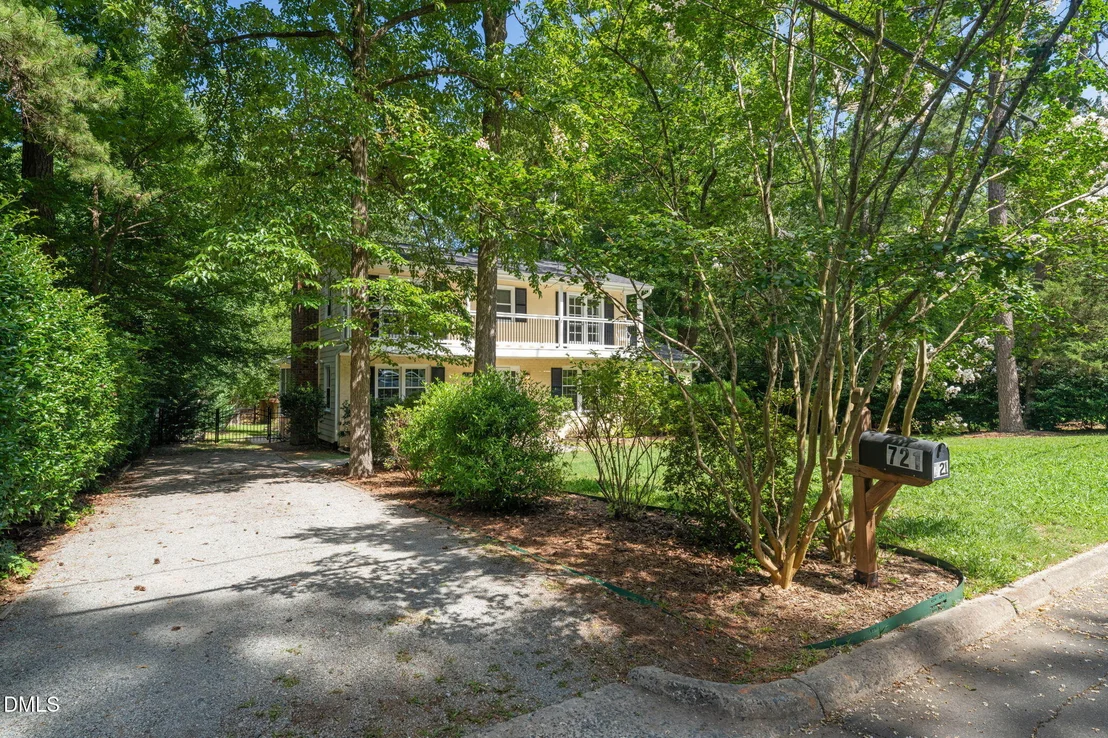 Photo of 721 Tinkerbell Road