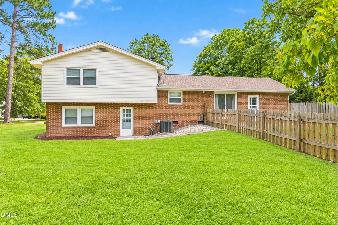 Photo of 1600 Edgebrook Drive
