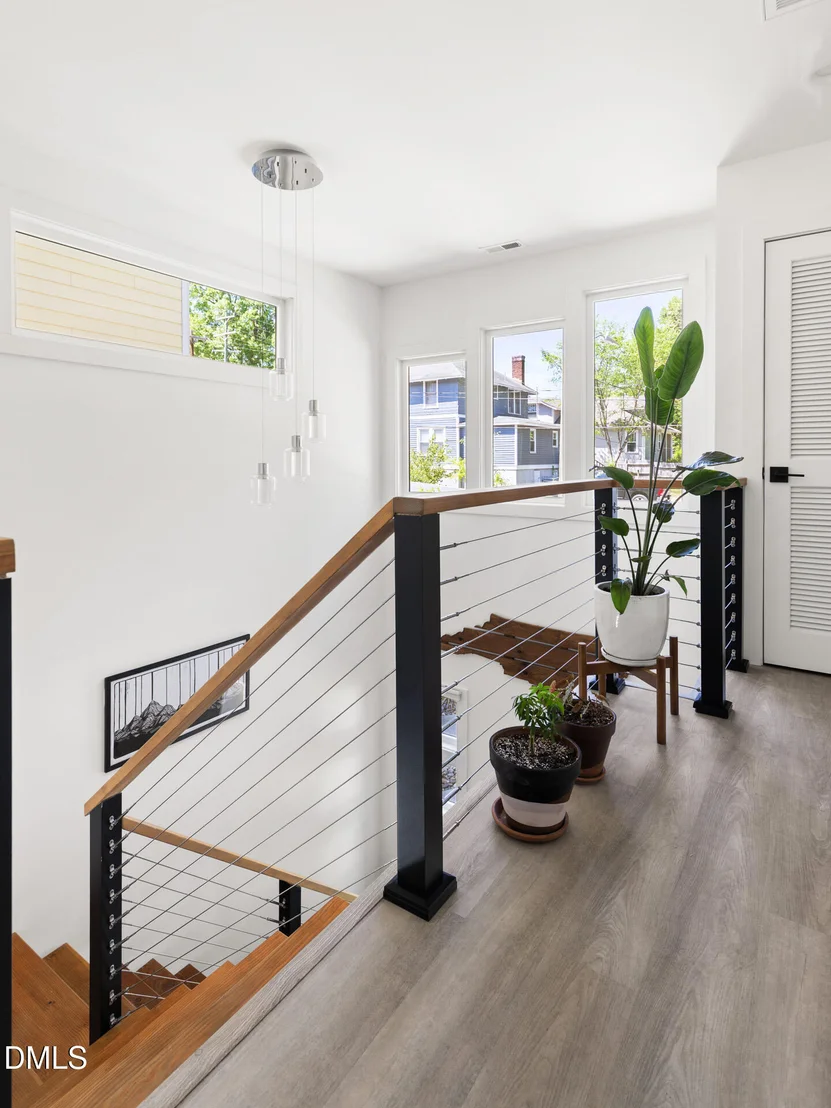 Photo of 825 W Markham Avenue