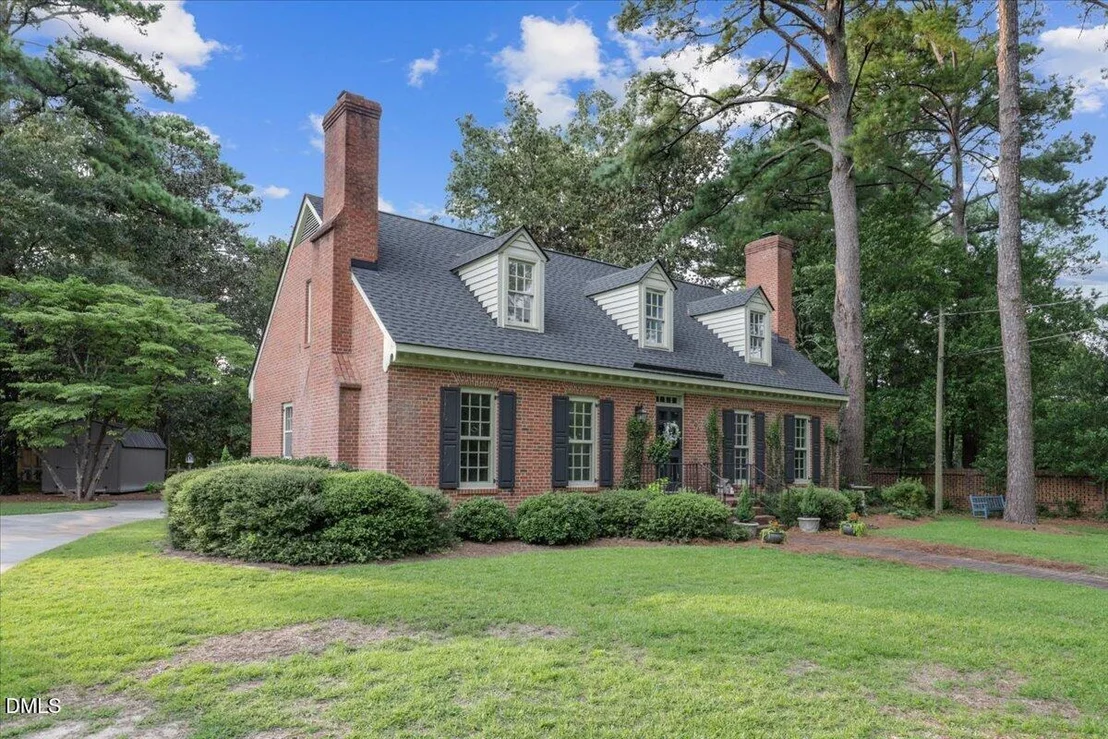 Photo of 804 Chestnut Drive