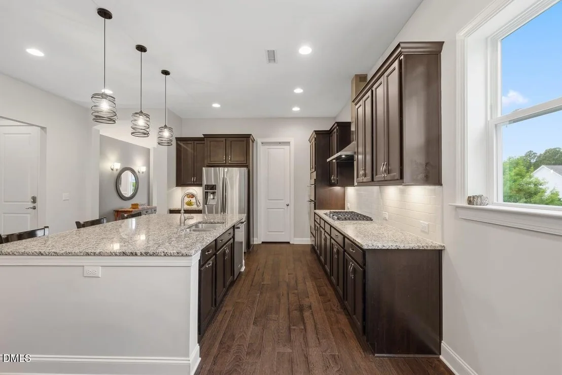 Photo of 1049 Queensdale Drive