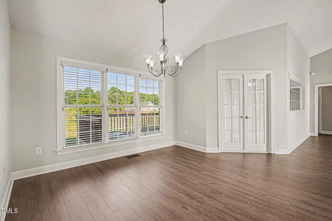 Photo of 1025 Long Branch Road