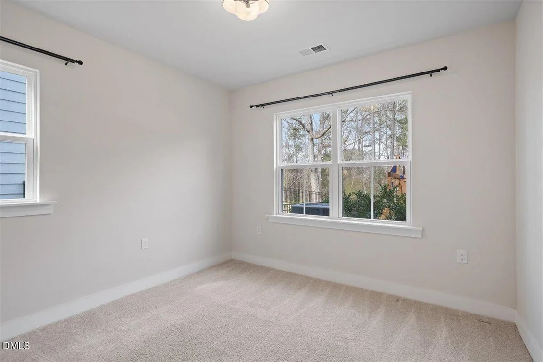 Photo of 541 Roycroft Drive