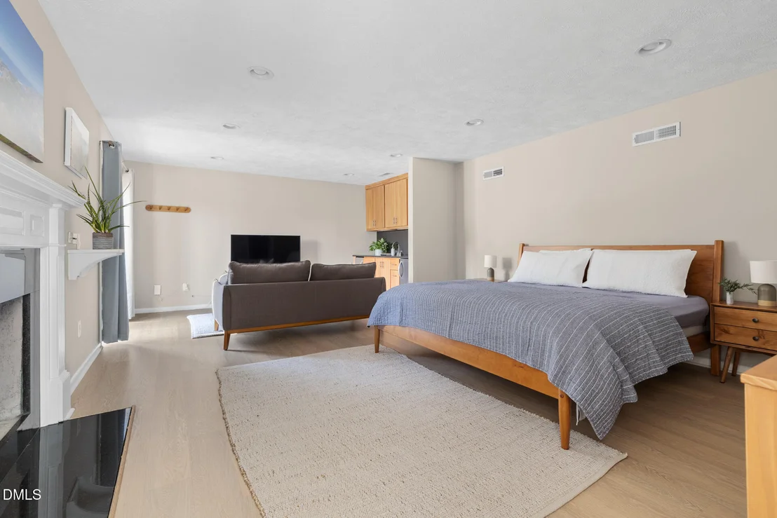 Photo of 353 Tenney Circle
