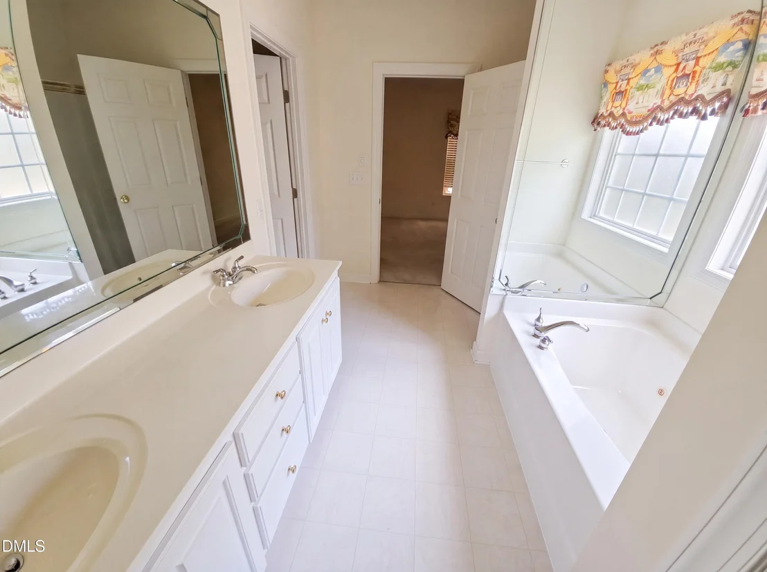 Photo of 302 Commonsgate Drive