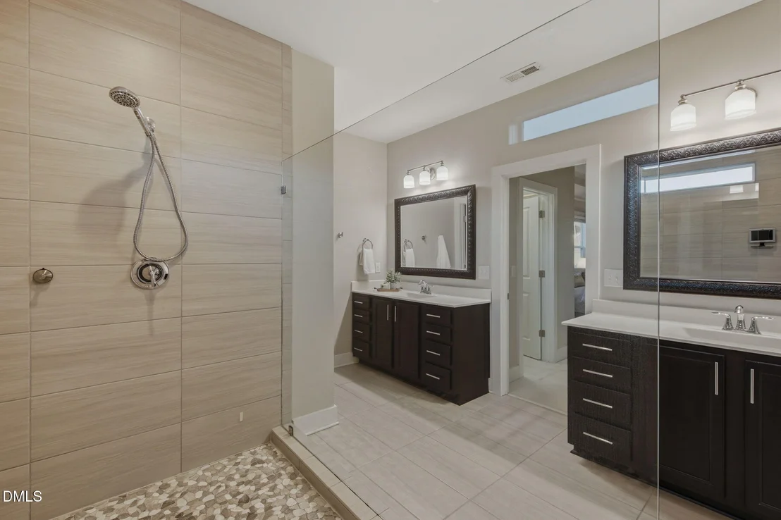 Photo of 1029 Queensdale Drive