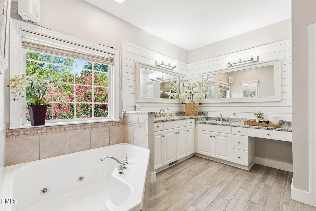 Photo of 2103 W Marilyn Circle