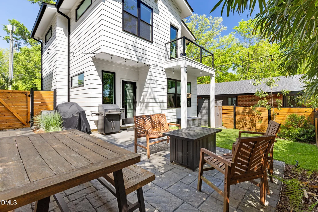 Photo of 825 W Markham Avenue