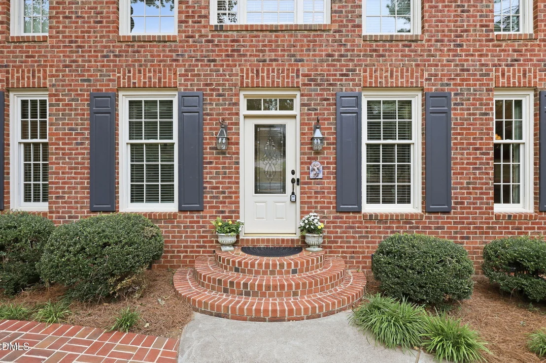 Photo of 2221 Weybridge Drive