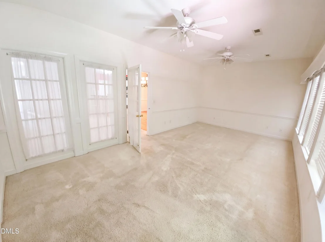 Photo of 302 Commonsgate Drive