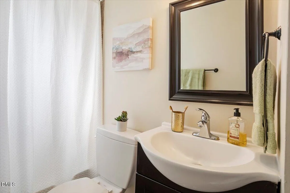 Photo of 1512 London Circle