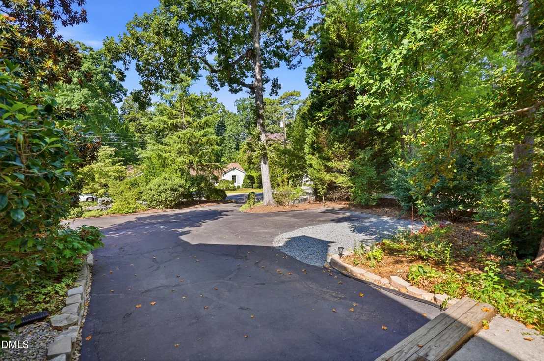 Photo of 3129 Eton Road