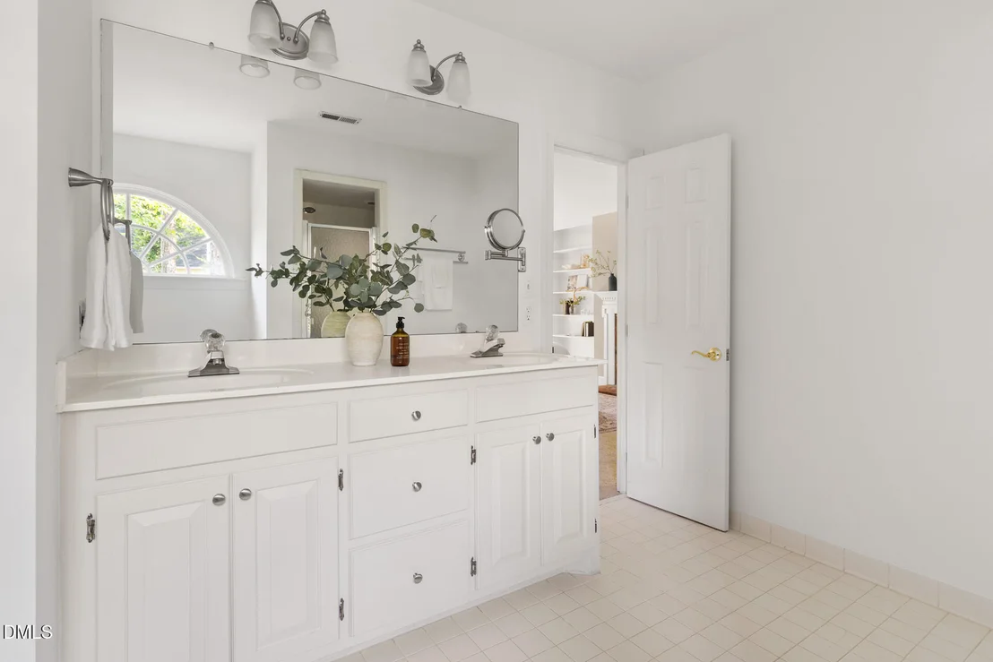 Photo of 2204 Meade Lane