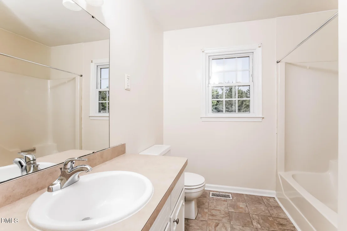 Photo of 870 Abbott Road