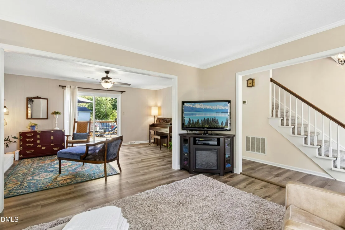 Photo of 1309 Swallow Drive