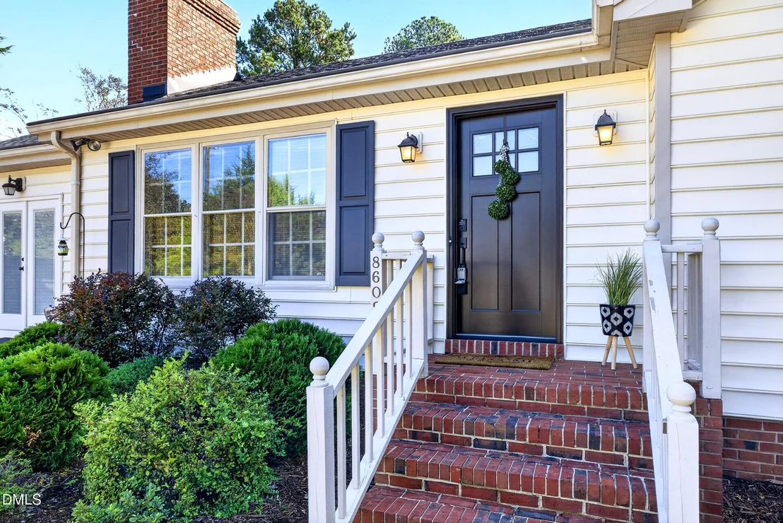 Photo of 8609 Manns Loop Road