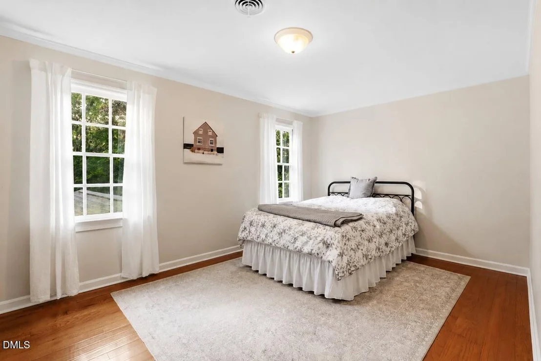 Photo of 804 Chestnut Drive