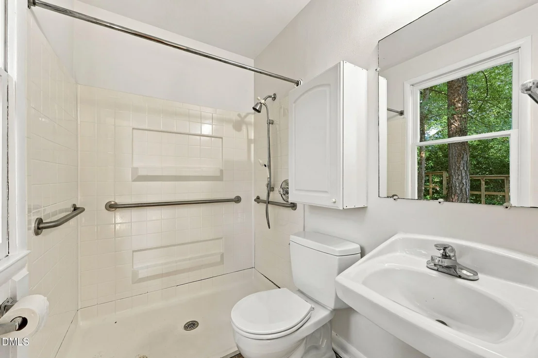 Photo of 404 Longleaf Drive