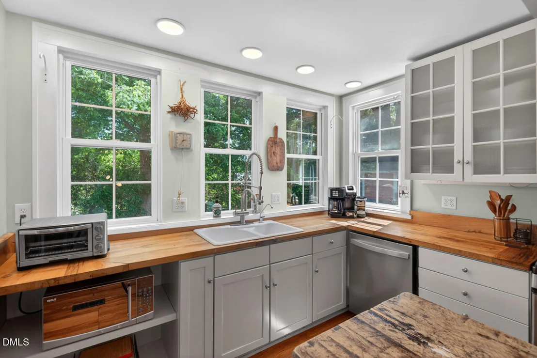 Photo of 321 W Trinity Avenue