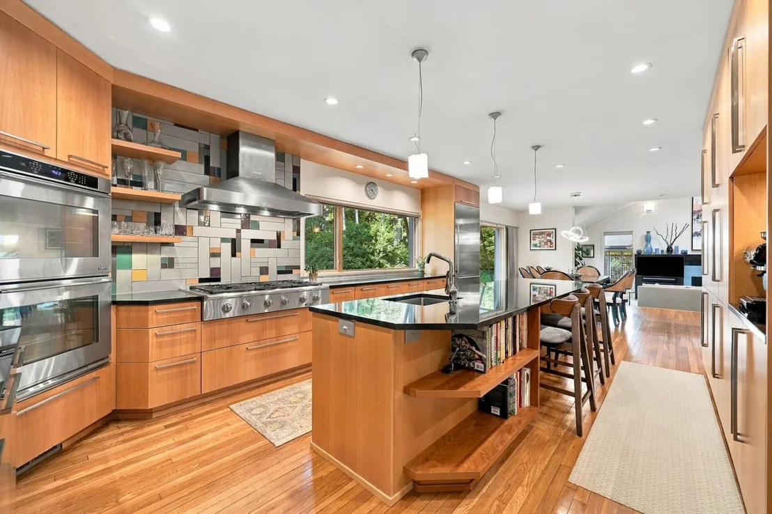 Photo of 3007 Surrey Road
