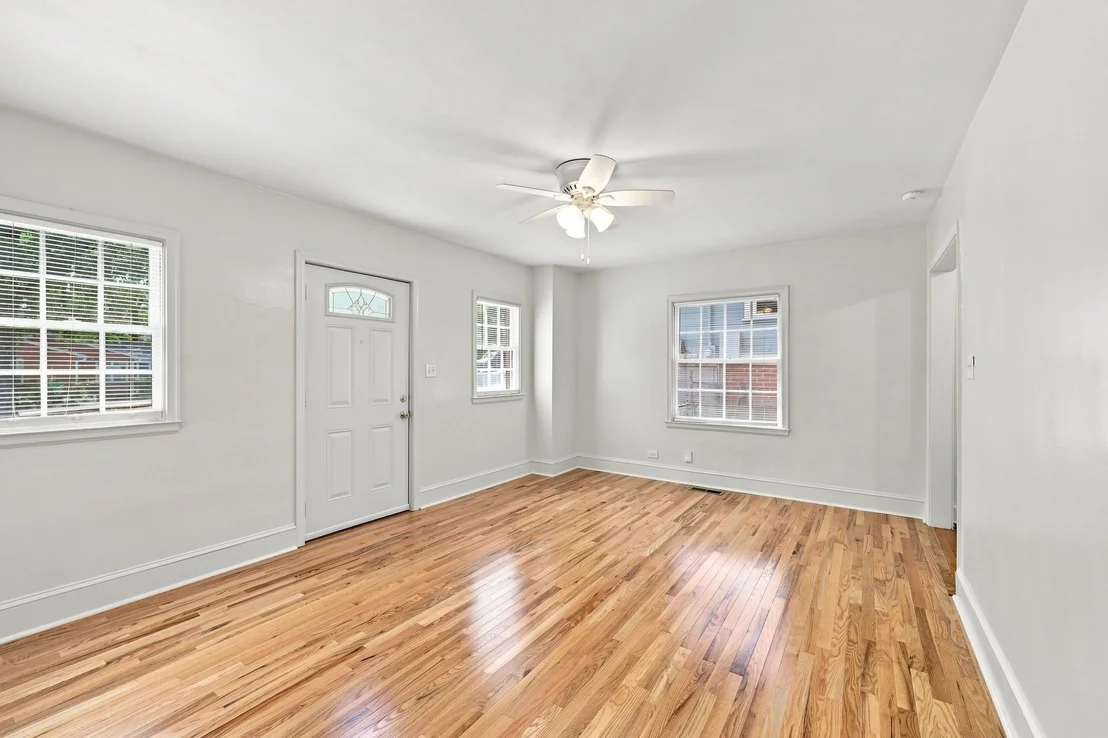Photo of 812 W Markham Avenue