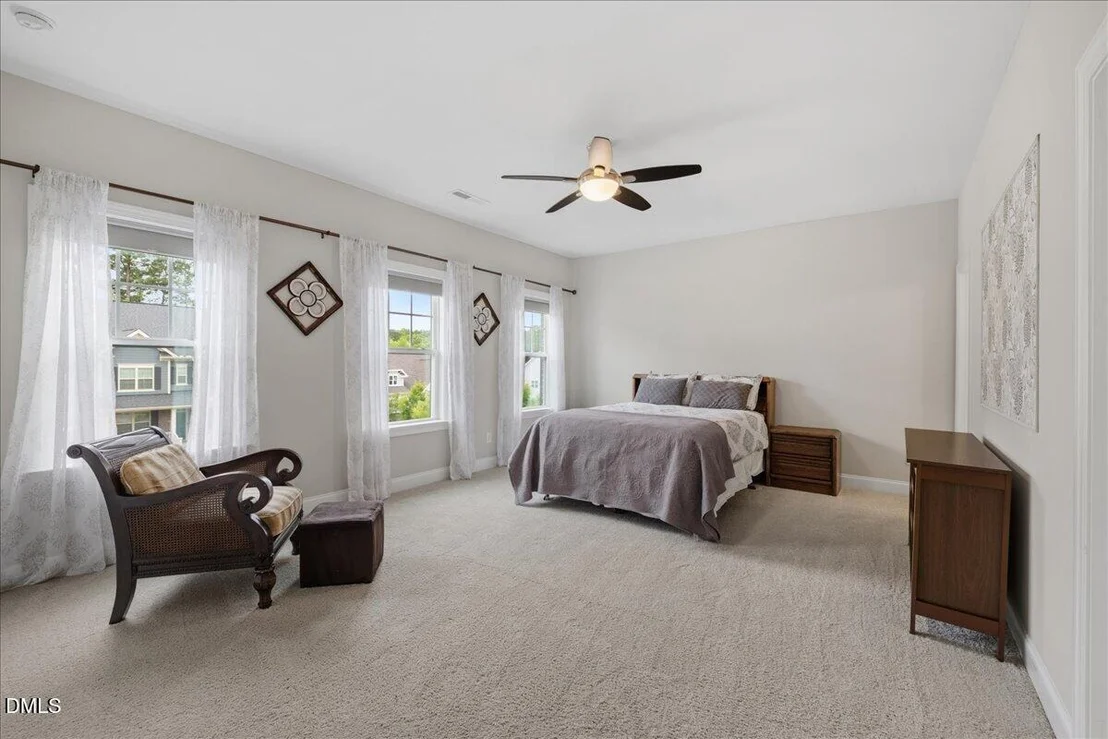 Photo of 1049 Queensdale Drive