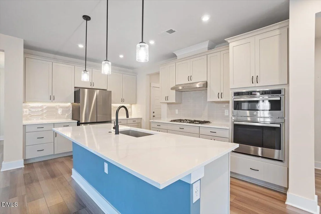 Photo of 541 Roycroft Drive