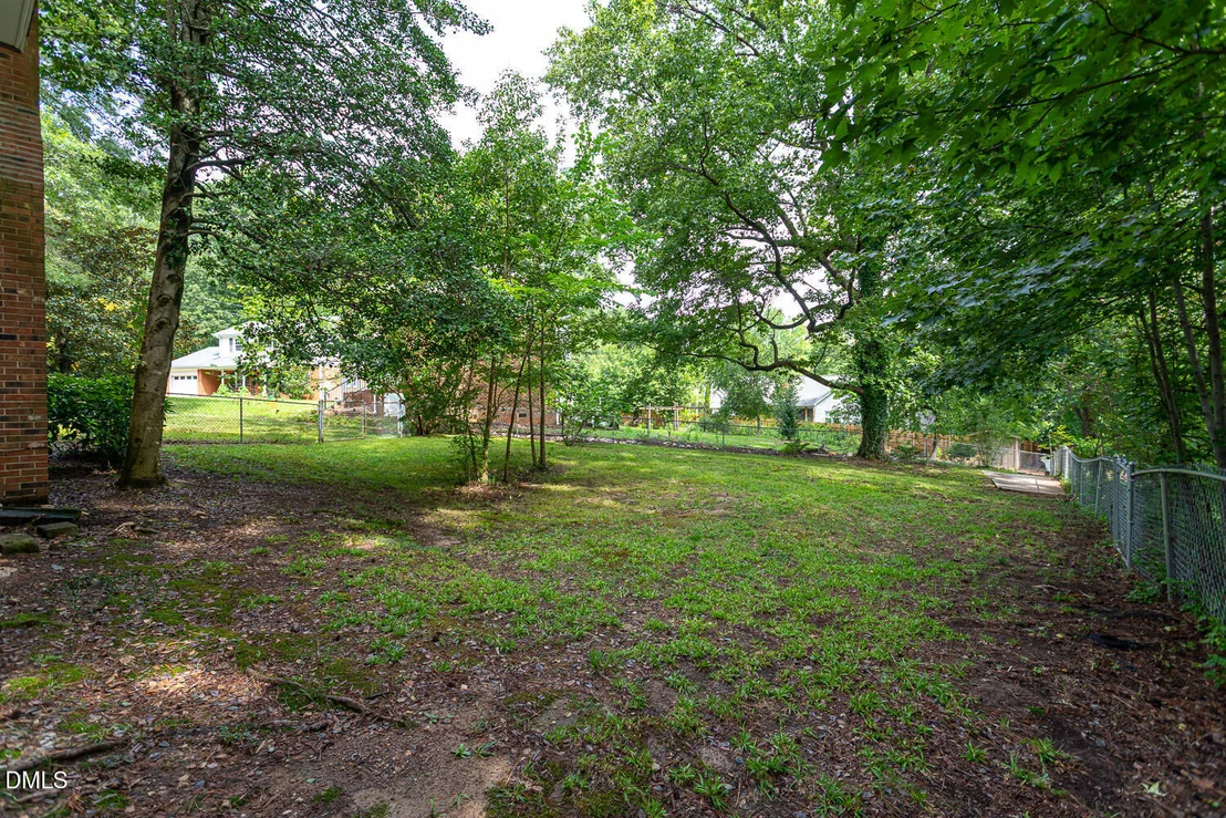 Photo of 921 Devon Avenue