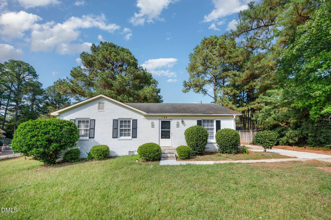 Photo of 104 Deblyn Court