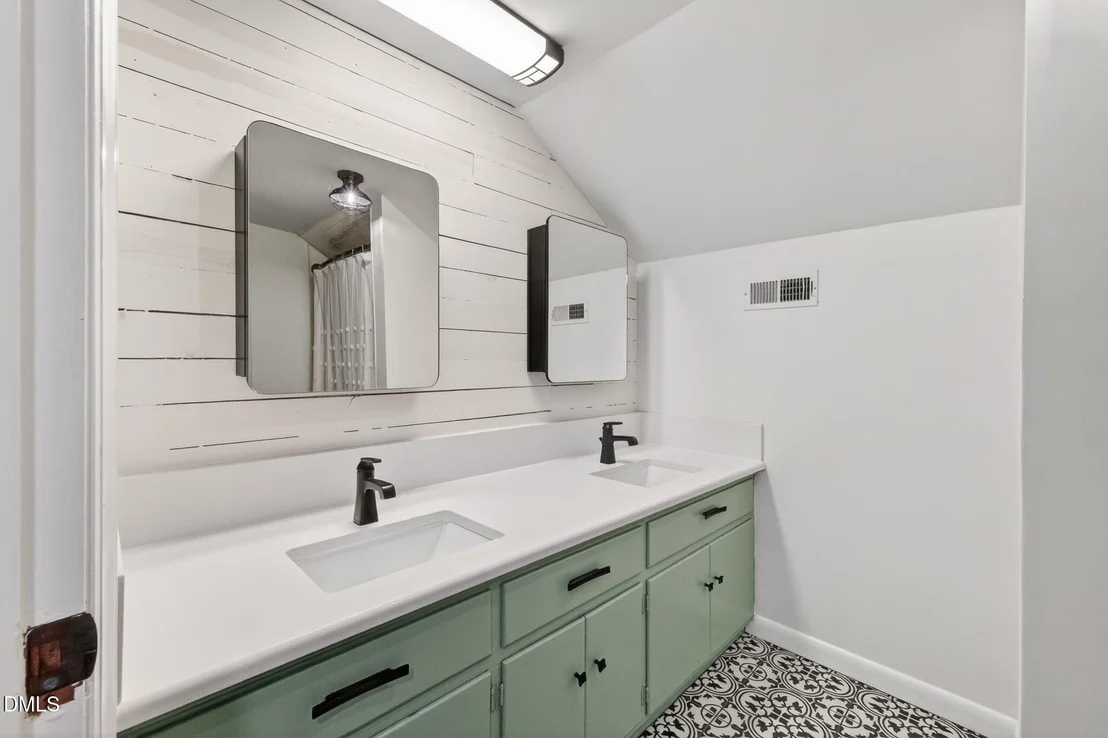 Photo of 207 W 3rd Street