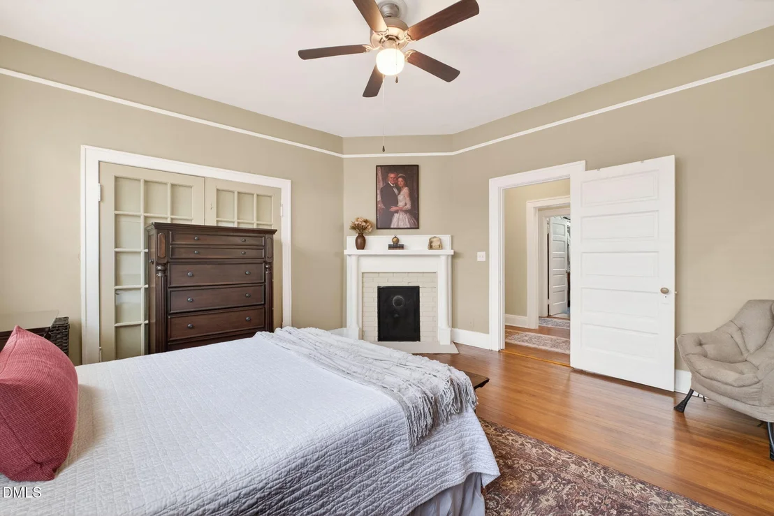 Photo of 907 Broad Street W