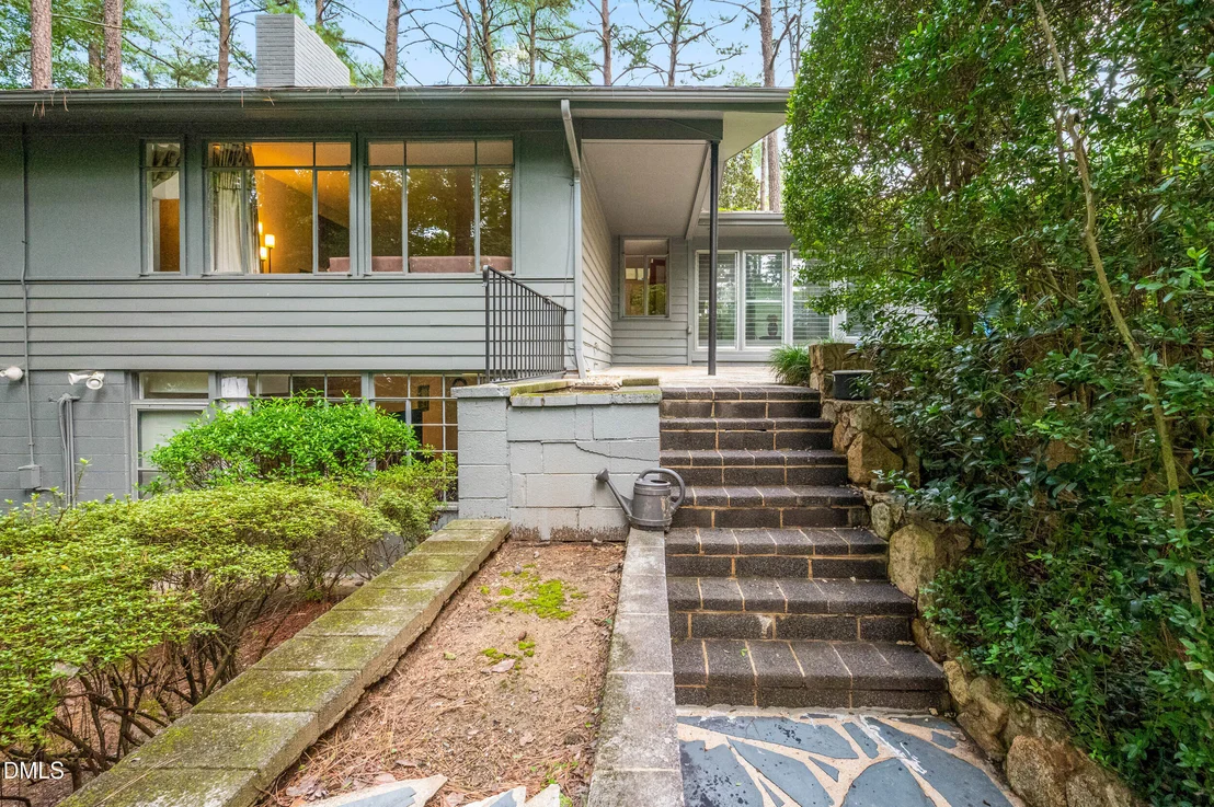 Photo of 425 Brookside Drive