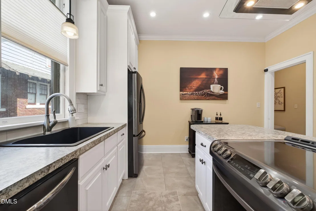 Photo of 907 Broad Street W