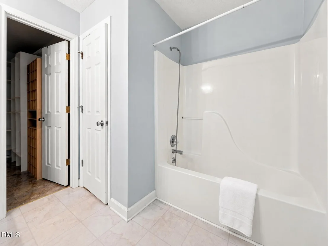 Photo of 215 Brookfield Circle