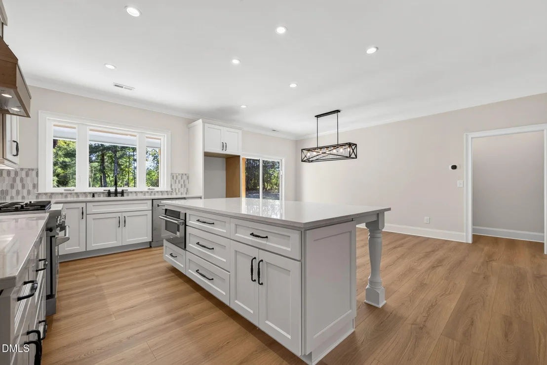 Photo of 643 Dixon Road