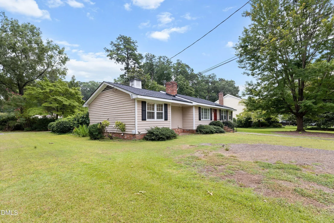 Photo of 1101 S Walnut Drive
