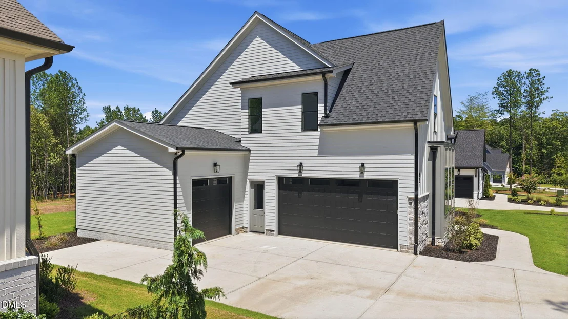 Photo of 35 Chestnut Oak Drive