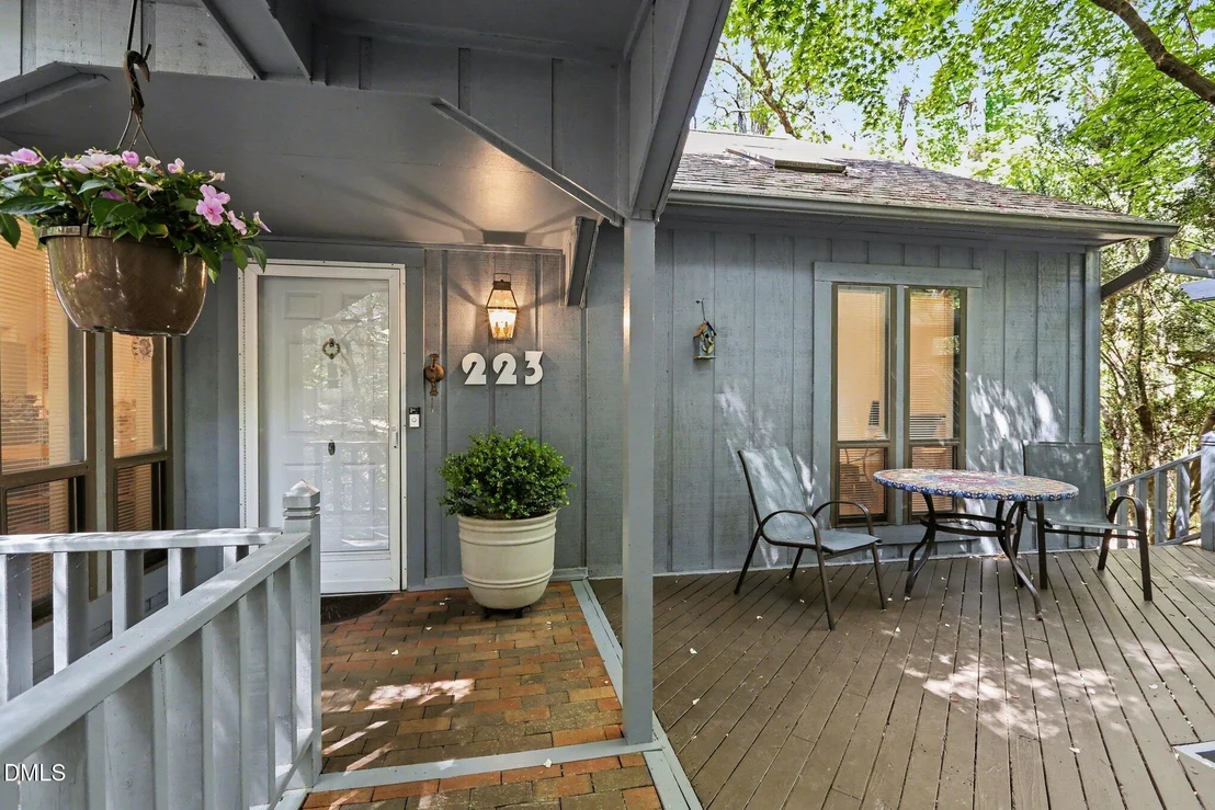 Photo of 223 Windlestraw
