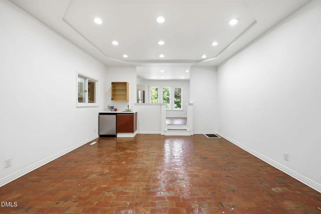 Photo of 910 Tarik Drive
