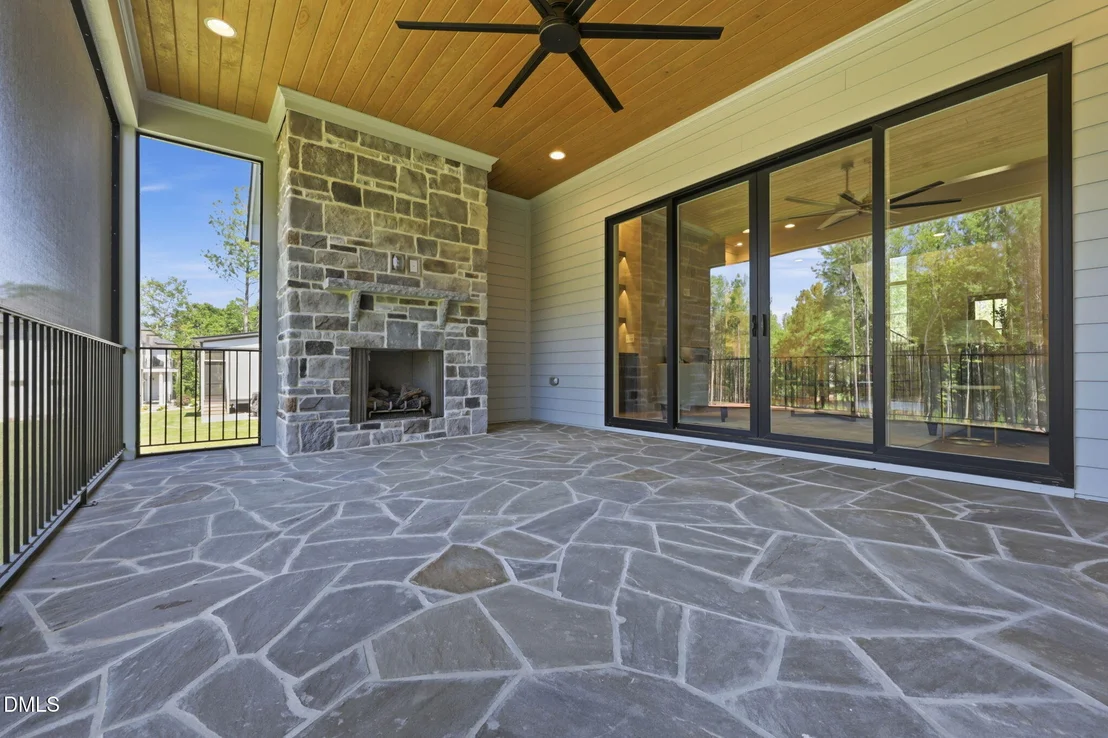 Photo of 35 Chestnut Oak Drive