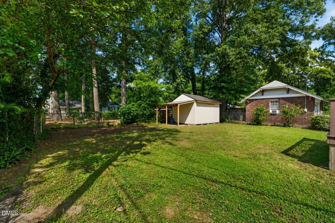 Photo of 907 Broad Street W
