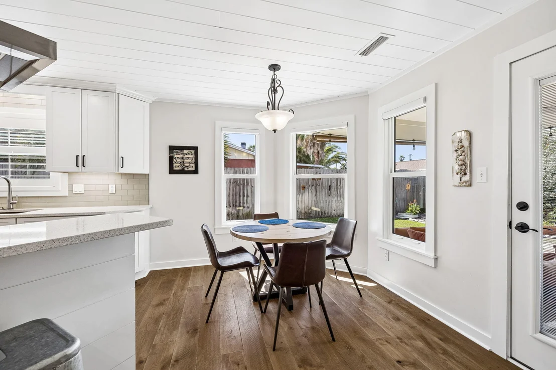Photo of 331 Oleander Avenue