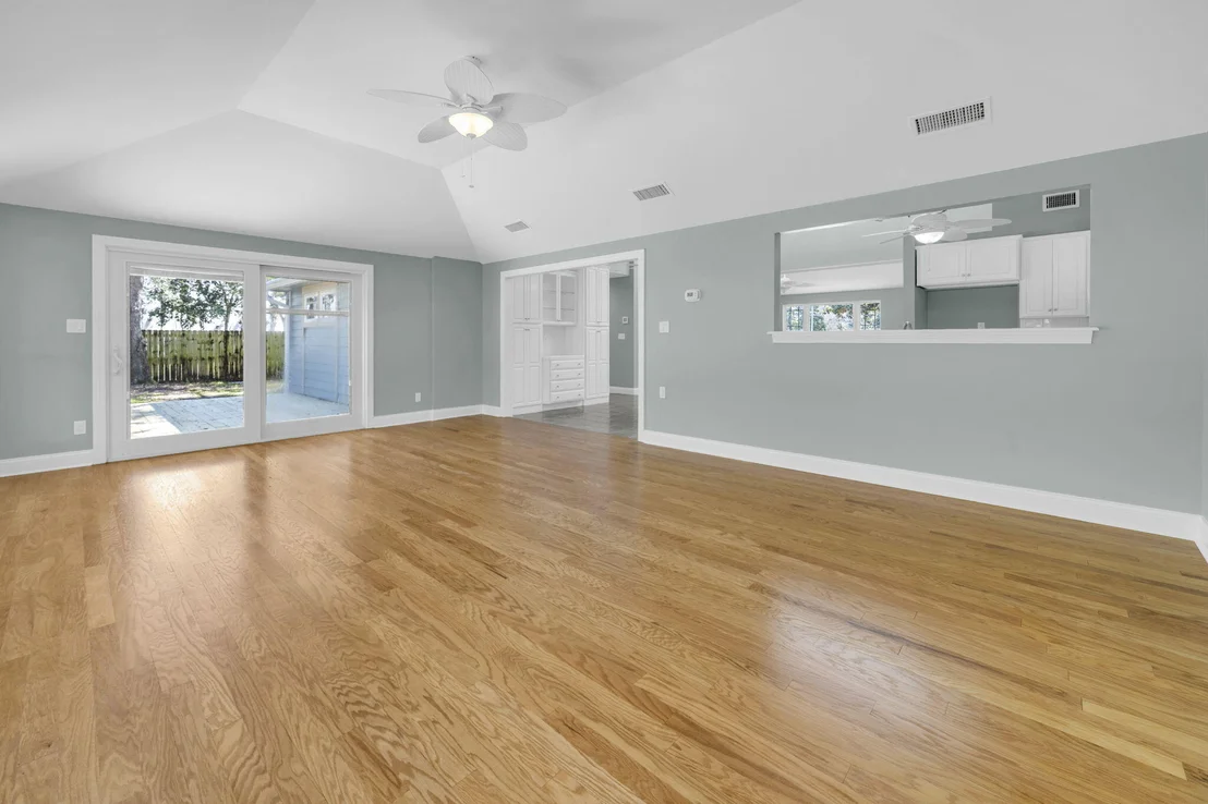 Photo of 845 N Lakeside Drive