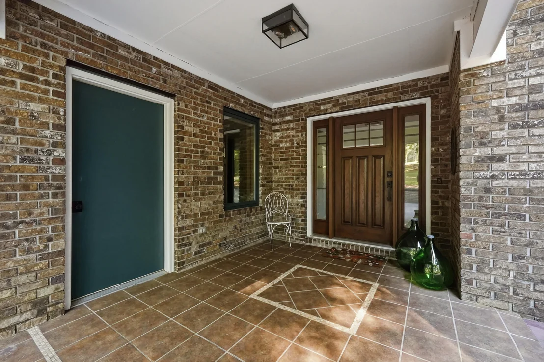 Photo of 5845 White Oak Drive