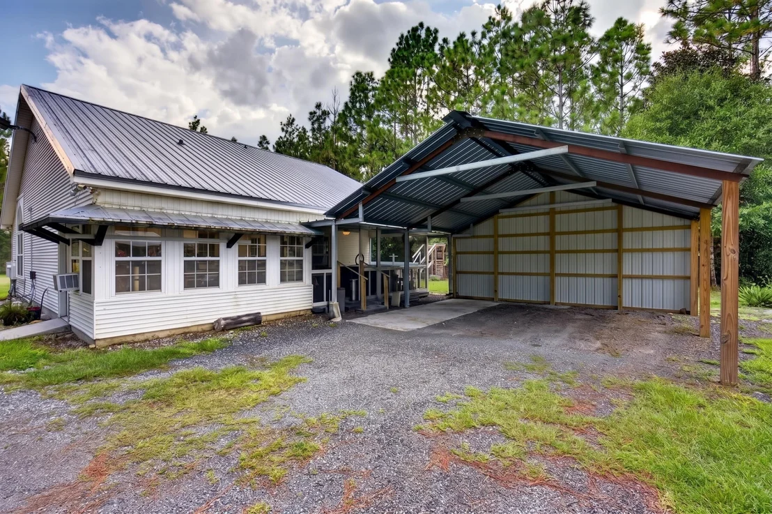 Photo of 635 Southside Drive